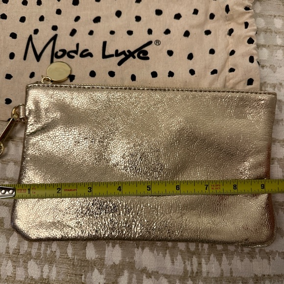 Gold Moda Luxe clutch/wristlet. - Picture 5 of 5